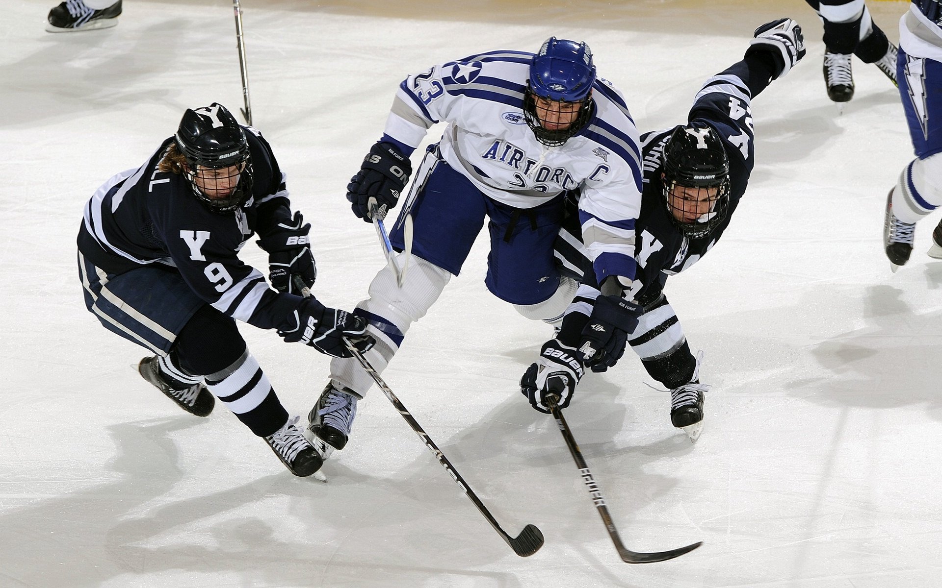 李娜表示球员生涯最难的是孤独感，李娜打球风格